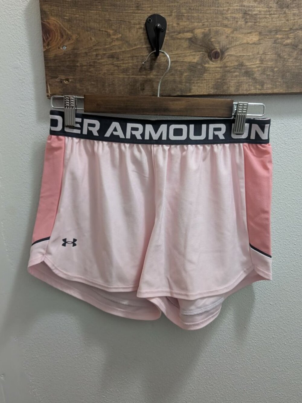 *3/$25* Women's Under Armour Light Pink Athletic Shorts - Size Small